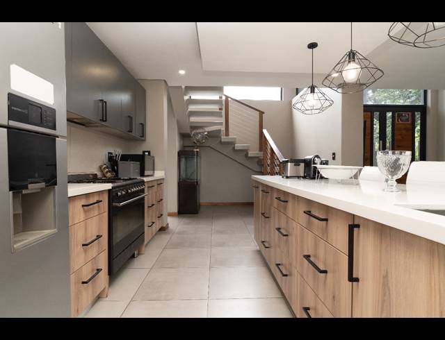 4 BEDROOM HOUSE FOR SALE IN SALT ROCK